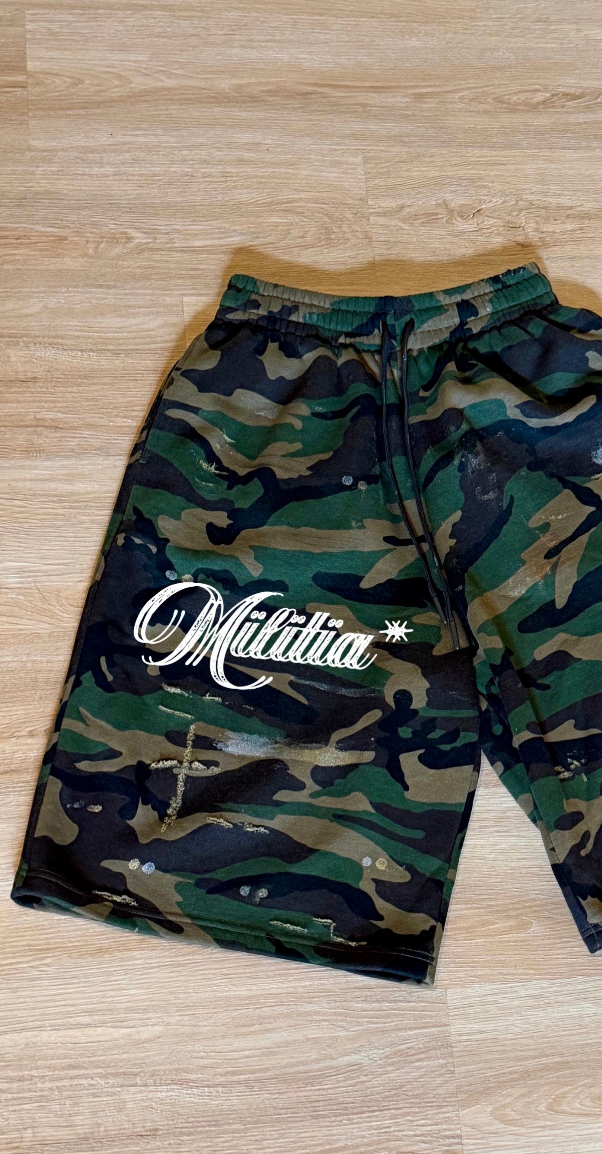 OVERLY BAGGY CAMO SHORTS*
