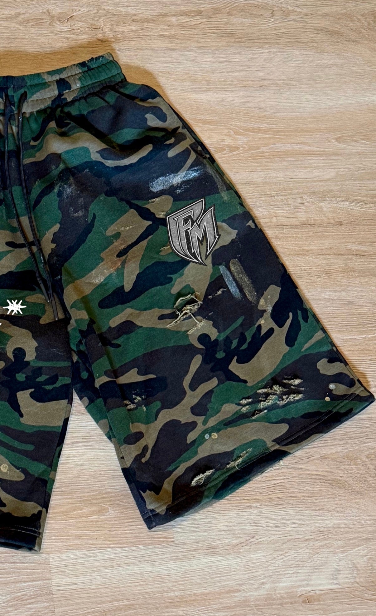 OVERLY BAGGY CAMO SHORTS*